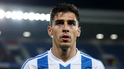 La Real Sociedad, campeona de Copa, se enfrenta al Real Madrid en un partido aplazado, marcando el regreso de José...