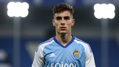 Real Sociedad busca a Héctor Fort, un joven defensor del Barcelona, en un posible fichaje para la temporada