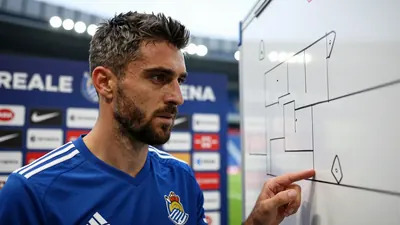 Real Sociedad continúa intentando fichar al lateral derecho Héctor Fort, mientras que el futuro del jugador se decidirá...
